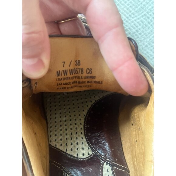 Brown Leather Lace-Up Walking Shoes With Perforated Design - Picture 9 of 9